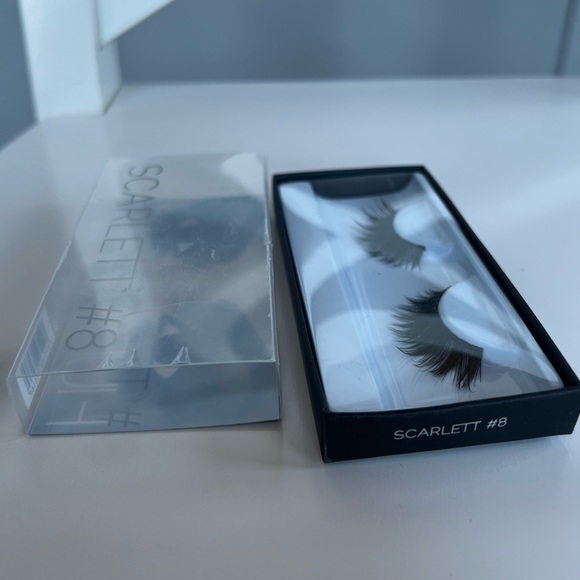 HUDA BEAUTY Scarlett #8 Eye Lashes Brand New - Picture 3 of 4